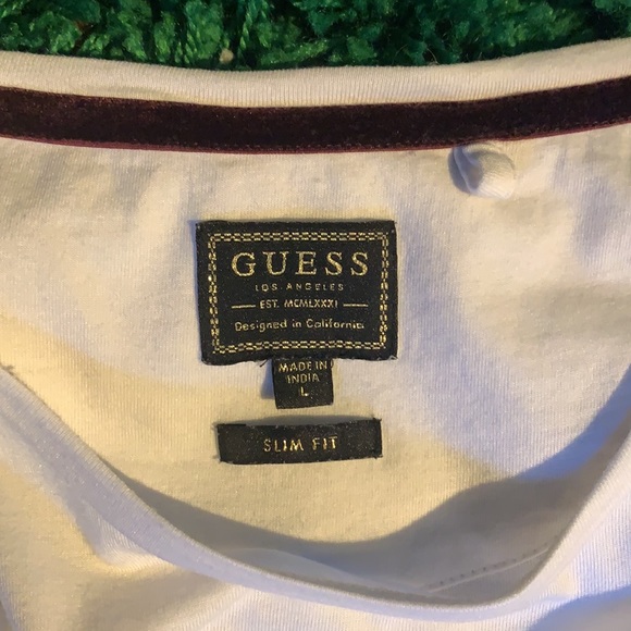 GUESS Jeans Triangle Graphic Tee - Picture 3 of 5